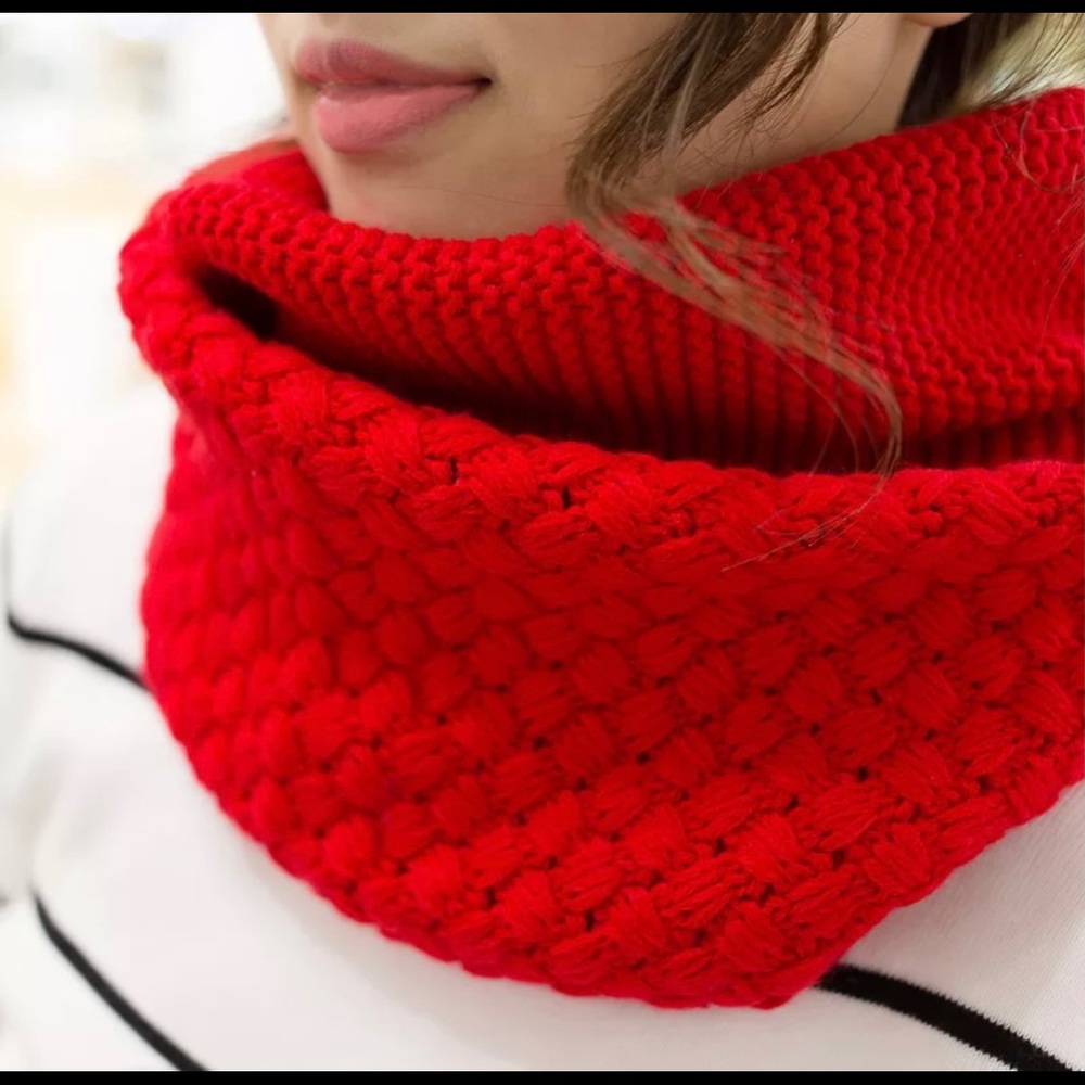 LOFT NECK SCARVES 🧣 RED